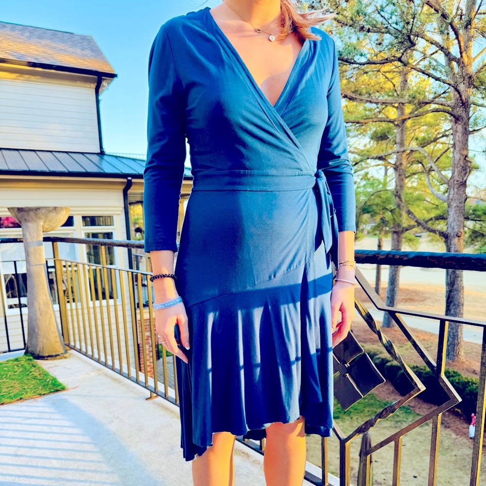 Like New 🩵🌺 Lilly Pulitzer 🌺🩵 Blue Ladies Wrap around, Knee length Dress 🌺🩵